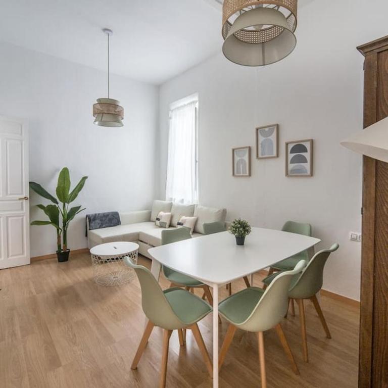 Apartment Mosaic Giralda - Three-Bedroom Apartment - 15