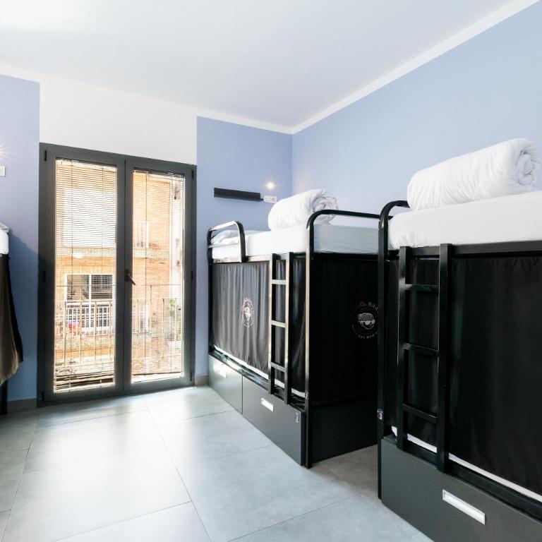 Hostel Carlota Braun - Bed in 6-Bed Dormitory Room - 1