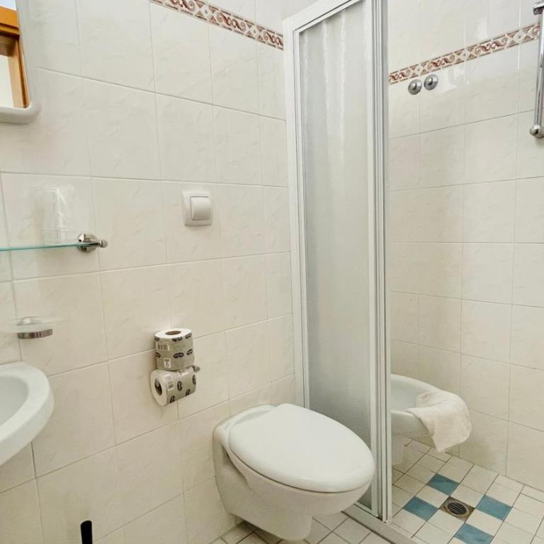 Hotel Marina - Economy Triple Room - 5