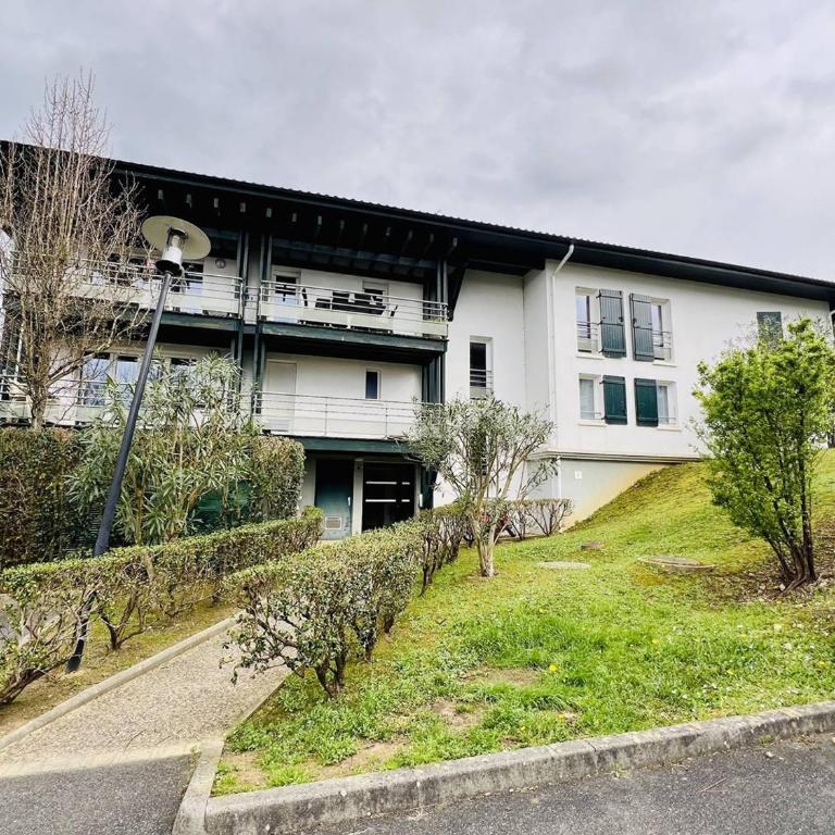 Cambo-les-Bains : Appartement 3 pièces avec parking et animaux acceptés - Apartamento de 2 dormitorios - 1