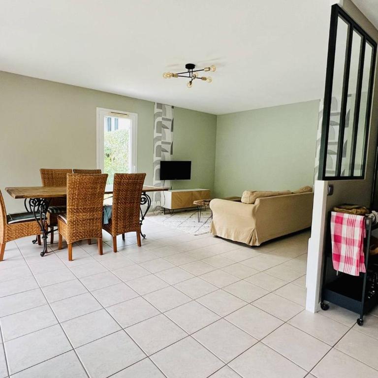 Cambo-les-Bains : Appartement 3 pièces avec parking et animaux acceptés - Apartamento de 2 dormitorios - 5