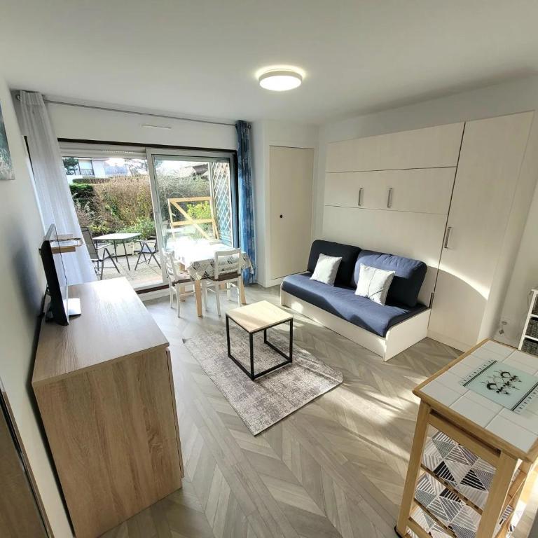 STUDIO AVEC TERRASSE PLEIN SUD - RÉSIDENCE LE FENIL AVENUE DE VERDUN A CABOURG - Studio-Apartment - 2