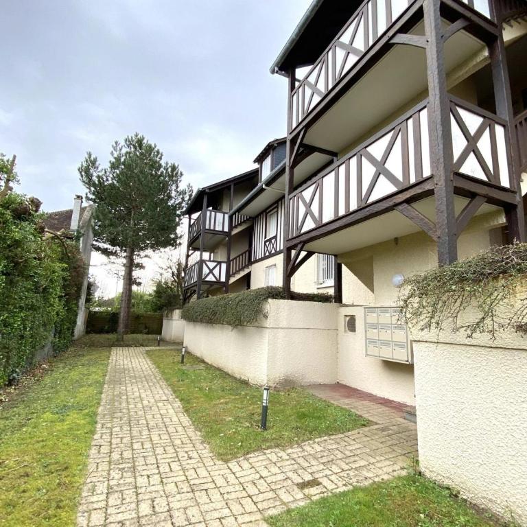 STUDIO AVEC TERRASSE PLEIN SUD - RÉSIDENCE LE FENIL AVENUE DE VERDUN A CABOURG - Studio-Apartment - 1