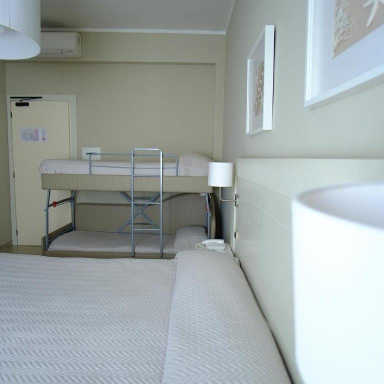 Astoria Hotel - Camera Familiare Standard - 4