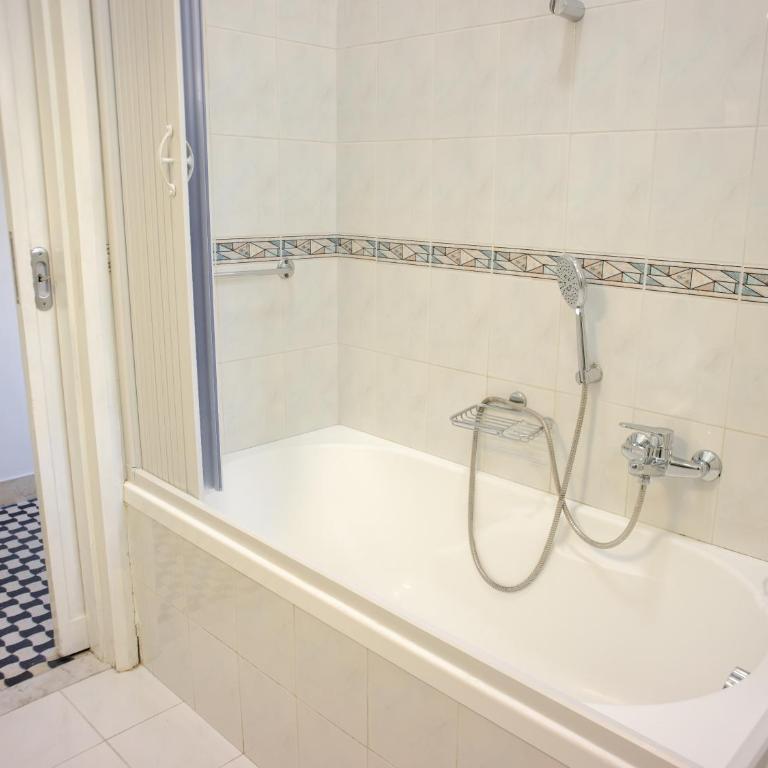 Apartment Enea - Camera Matrimoniale con Bagno in Comune - 25