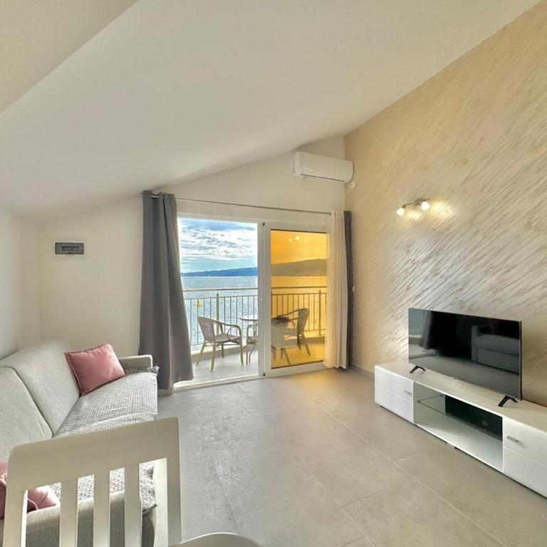 Seaside Apartments Zlokovic - One-Bedroom Apartment - 3