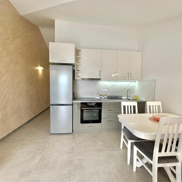 Seaside Apartments Zlokovic - One-Bedroom Apartment - 8