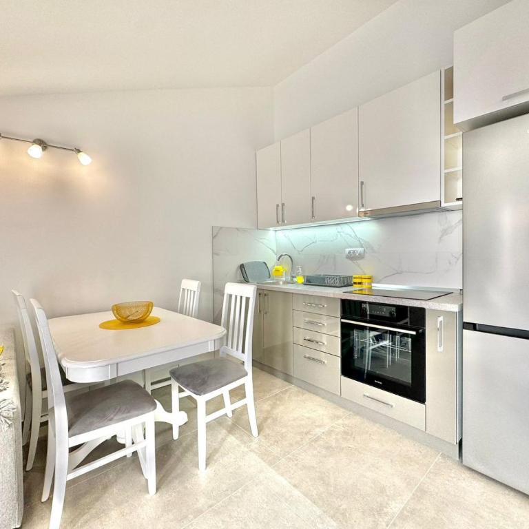 Seaside Apartments Zlokovic - Two-Bedroom Apartment - 11