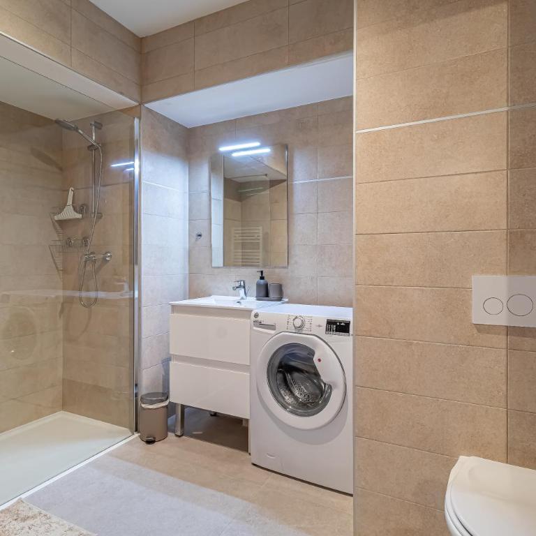 Superb new 2-room apartment -parking border Monaco - Chambre Simple avec Salle de Bains Privative - 3
