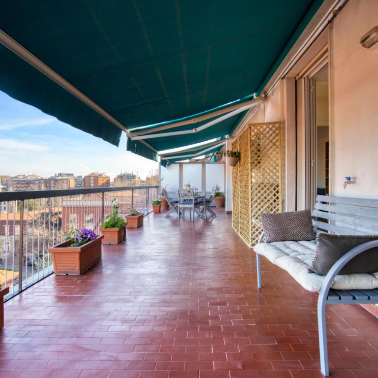 Spacious penthouse with panoramic terrace - 20 minutes from San Siro & Duomo - Appartamento con 2 Camere da Letto - 24