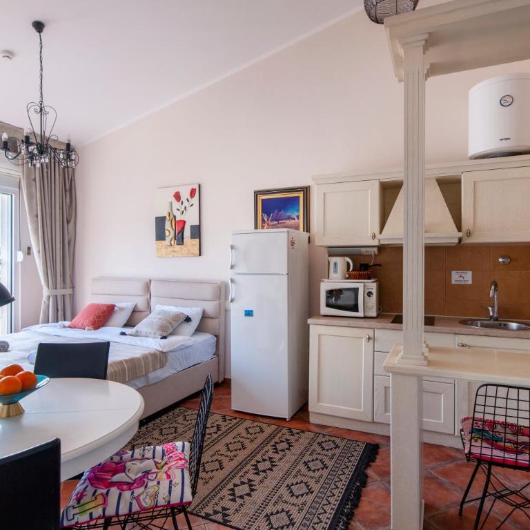 Mila & Aleksandr Apartments - Deluks Apartman - 14