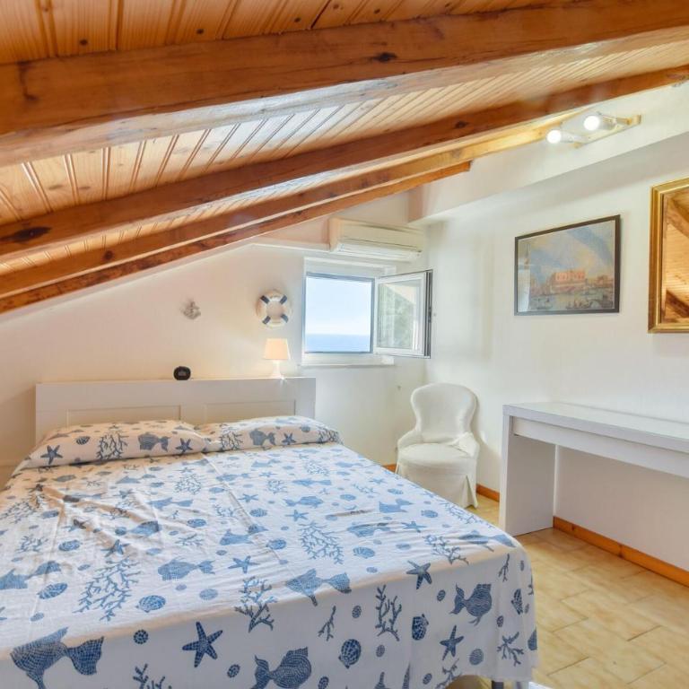 2 Bedroom Gorgeous Apartment In Moneglia - Two-Bedroom Apartment - 9
