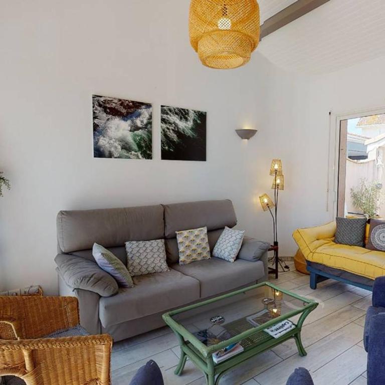 Villa confortable avec piscine, proche plage, 3 chambres, grand séjour, patio, WIFI, équipement complet - FR-1-413-87 - Maison de Vacances - 3
