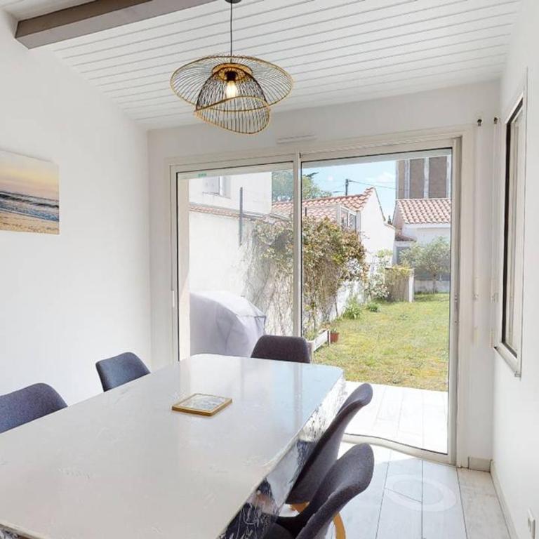 Villa confortable avec piscine, proche plage, 3 chambres, grand séjour, patio, WIFI, équipement complet - FR-1-413-87 - Maison de Vacances - 8