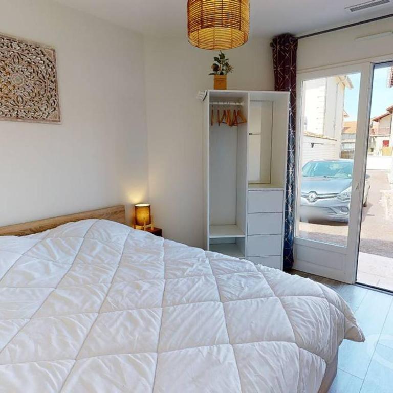 Villa confortable avec piscine, proche plage, 3 chambres, grand séjour, patio, WIFI, équipement complet - FR-1-413-87 - Maison de Vacances - 12