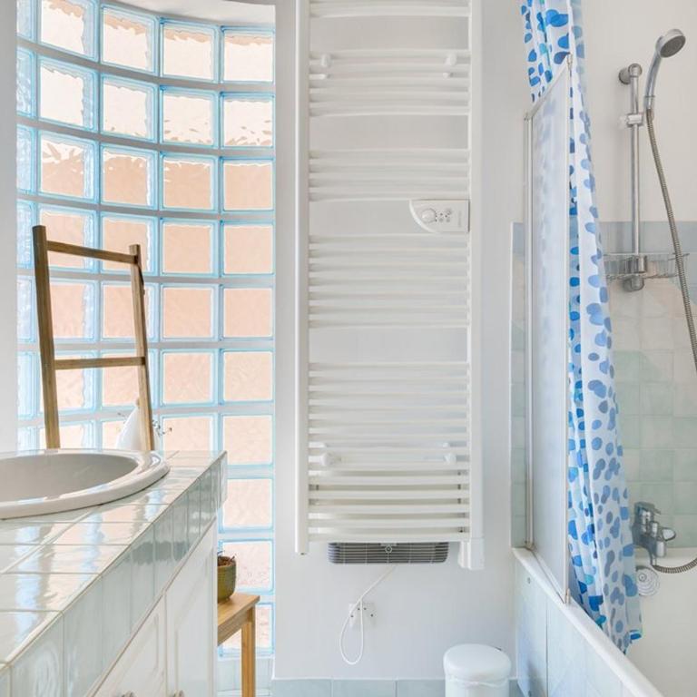 Villa confortable avec piscine, proche plage, 3 chambres, grand séjour, patio, WIFI, équipement complet - FR-1-413-87 - Maison de Vacances - 13