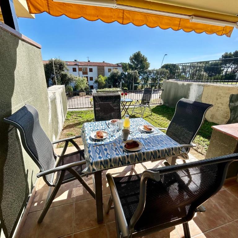 Apartament reformat, Wi Fi, parking, piscina, AC - Apartamento de 2 dormitorios - 2