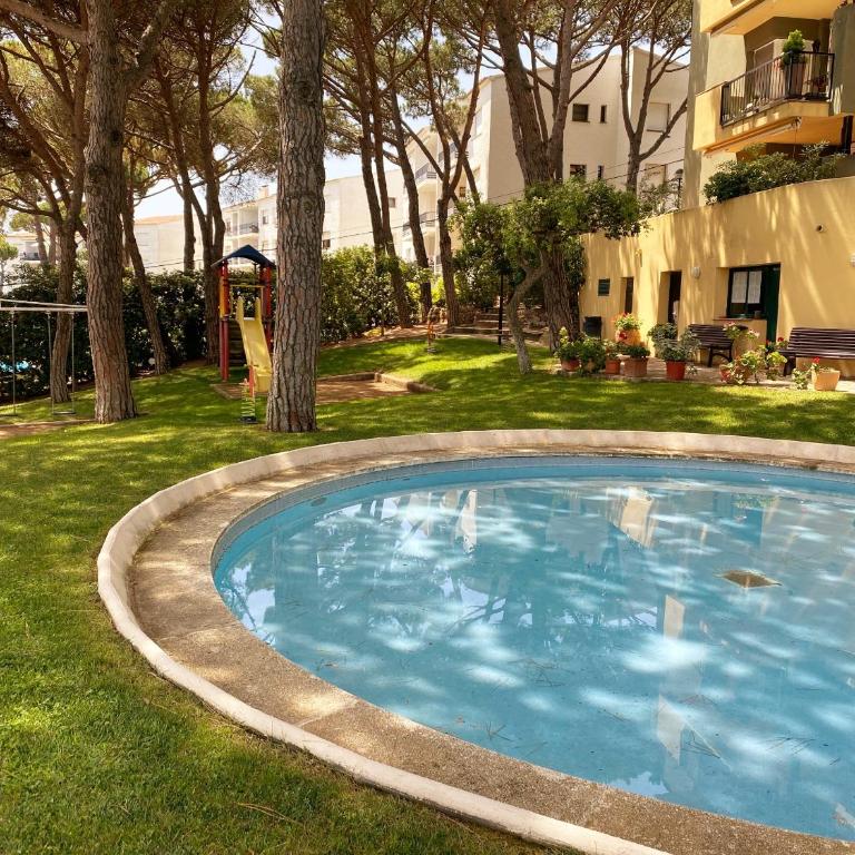 Apartament reformat, Wi Fi, parking, piscina, AC - Apartamento de 2 dormitorios - 18