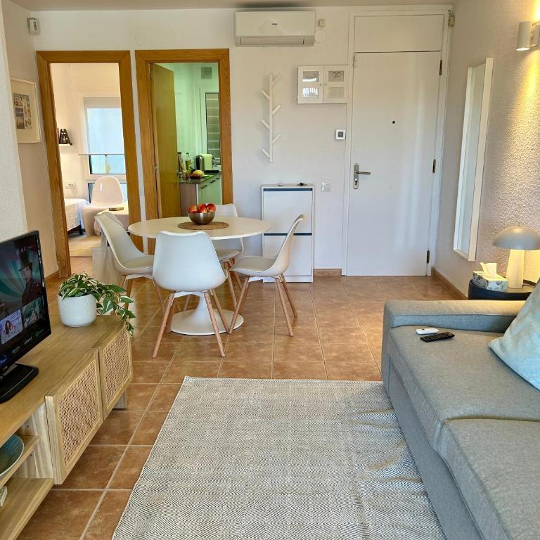 Apartament reformat, Wi Fi, parking, piscina, AC - Apartamento de 2 dormitorios - 7