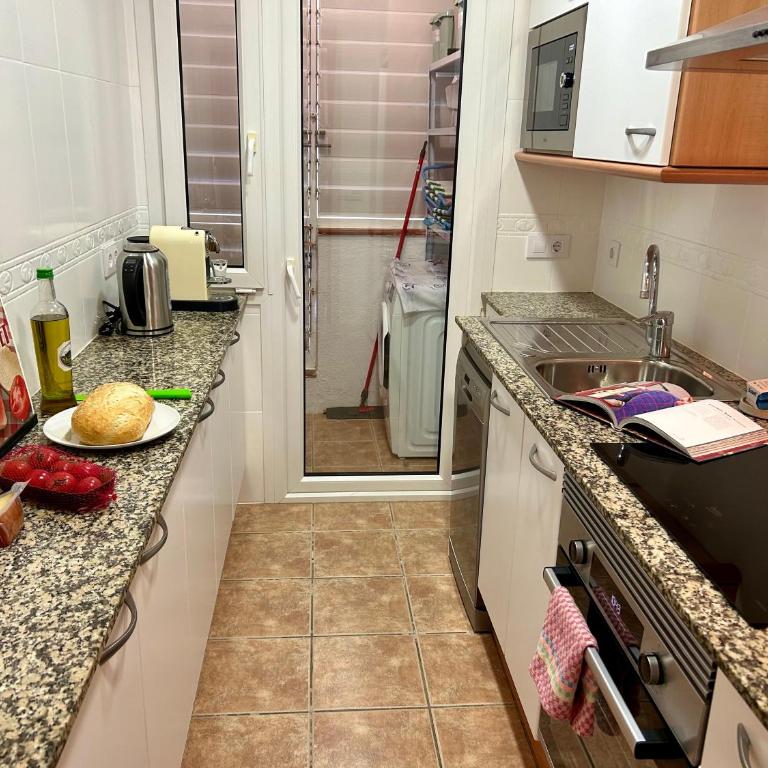Apartament reformat, Wi Fi, parking, piscina, AC - Apartamento de 2 dormitorios - 8