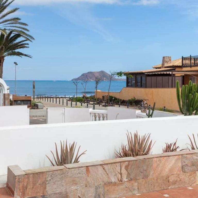 3. Boutique Art Villa Aire - GB - Villa - 1