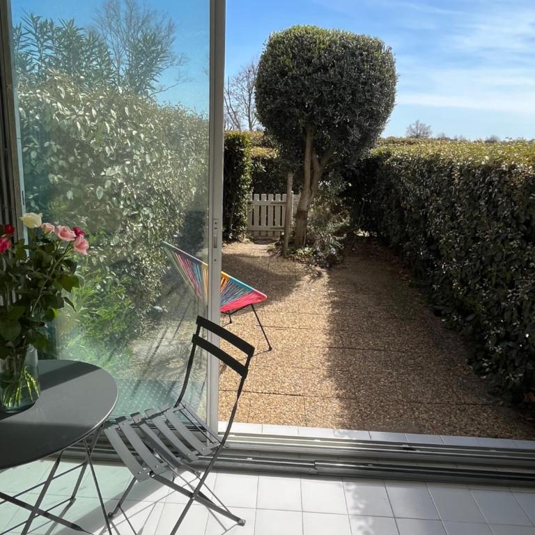 T2 - Les pieds dans le sables en toutes saisons 5 couchages - climatisation - parking privée - piscine - situation optimum et rare - Amoureva - Plage Richelieu- Cap d'Agde - One-Bedroom Apartment - 16