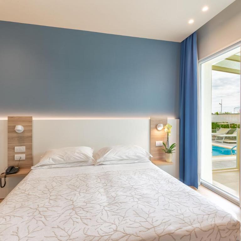 Hotel Gemma - Double or Twin Room with Swimming Pool Access - 5