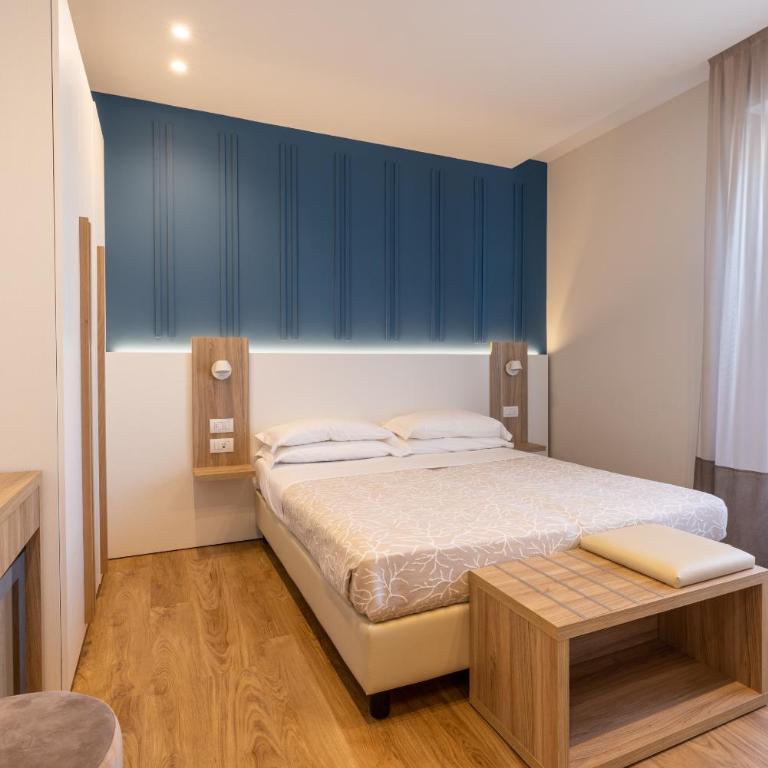 Hotel Gemma - Double or Twin Room with Side Sea View - 5