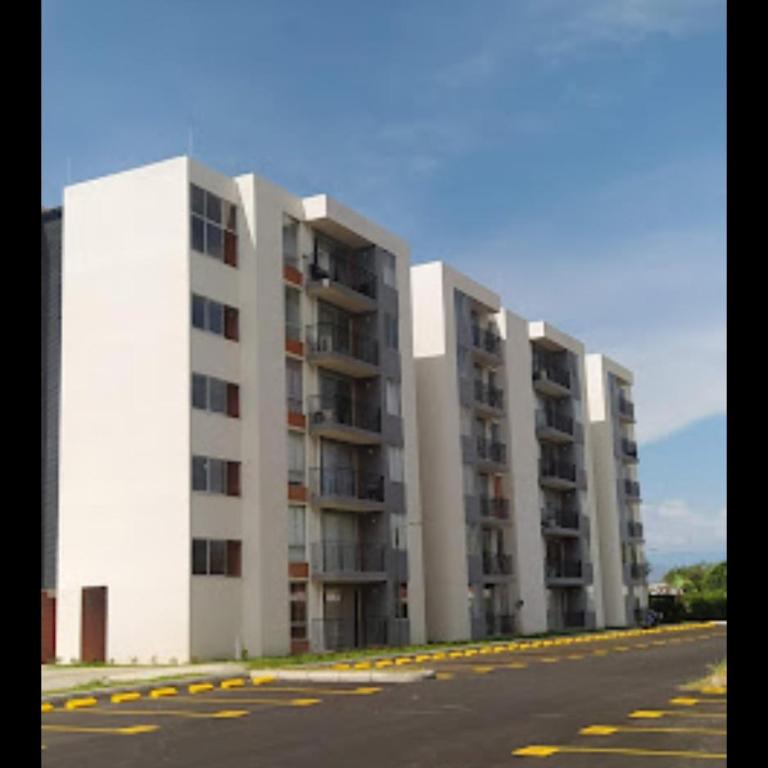 Apartamento Flandes - Three-Bedroom Apartment - 18
