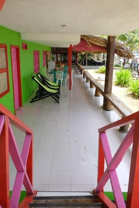 Cabaña en primera línea de playa en San Antero con Aire AC y 5 habitaciones - Three-Bedroom Home - 26