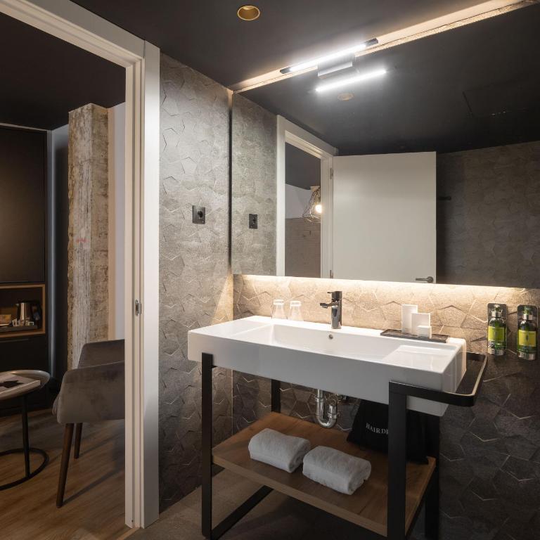 Hotel Tayko Bilbao - Double Room with Street View - 5