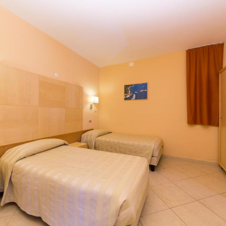 Valtur Baia del Gusmay Beach Resort - Camera Familiare Standard - 2