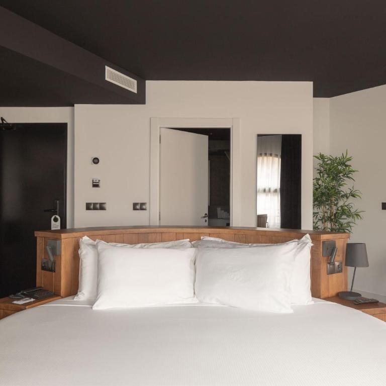 Hotel Tayko Bilbao - Deluxe King Room with River View - 8