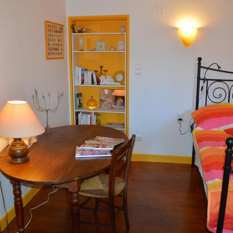Volets Bleus et Briques Rouges - Apartment - 21