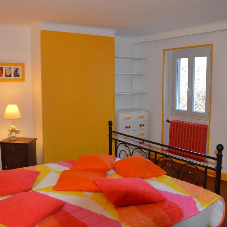 Volets Bleus et Briques Rouges - Apartment - 24
