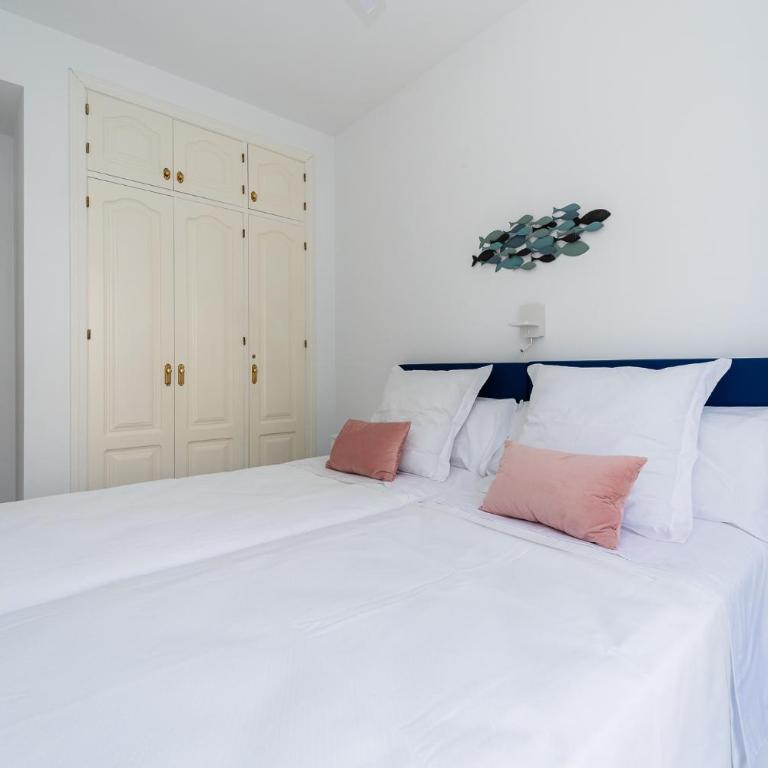 Apartamento con vistas y garaje en Marina del Este - Two-Bedroom Apartment - 39