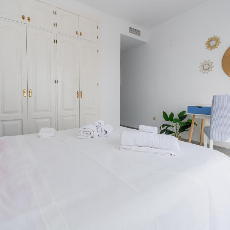 Apartamento con vistas y garaje en Marina del Este - Two-Bedroom Apartment - 27