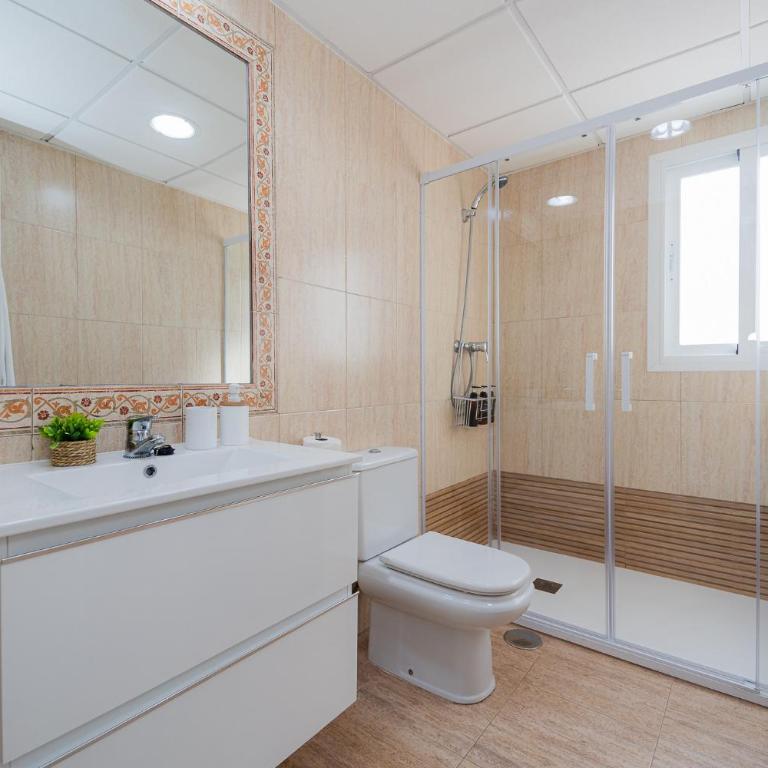 Apartamento con vistas y garaje en Marina del Este - Two-Bedroom Apartment - 35