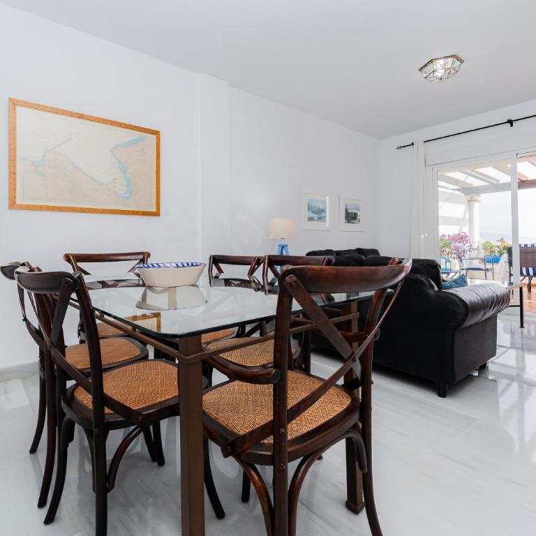 Apartamento con vistas y garaje en Marina del Este - Two-Bedroom Apartment - 19