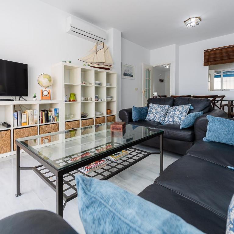 Apartamento con vistas y garaje en Marina del Este - Two-Bedroom Apartment - 16