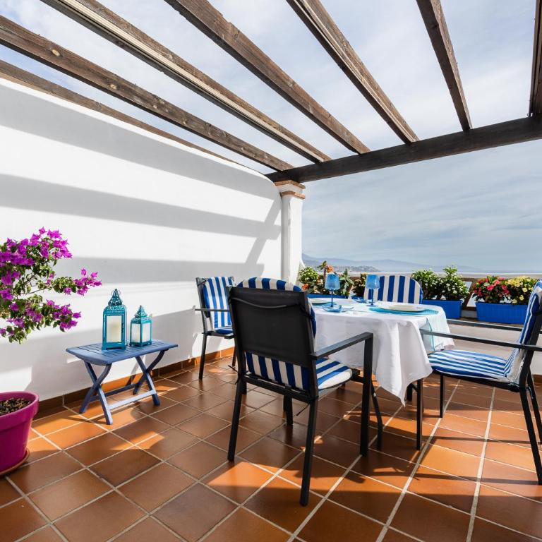 Apartamento con vistas y garaje en Marina del Este - Two-Bedroom Apartment - 13