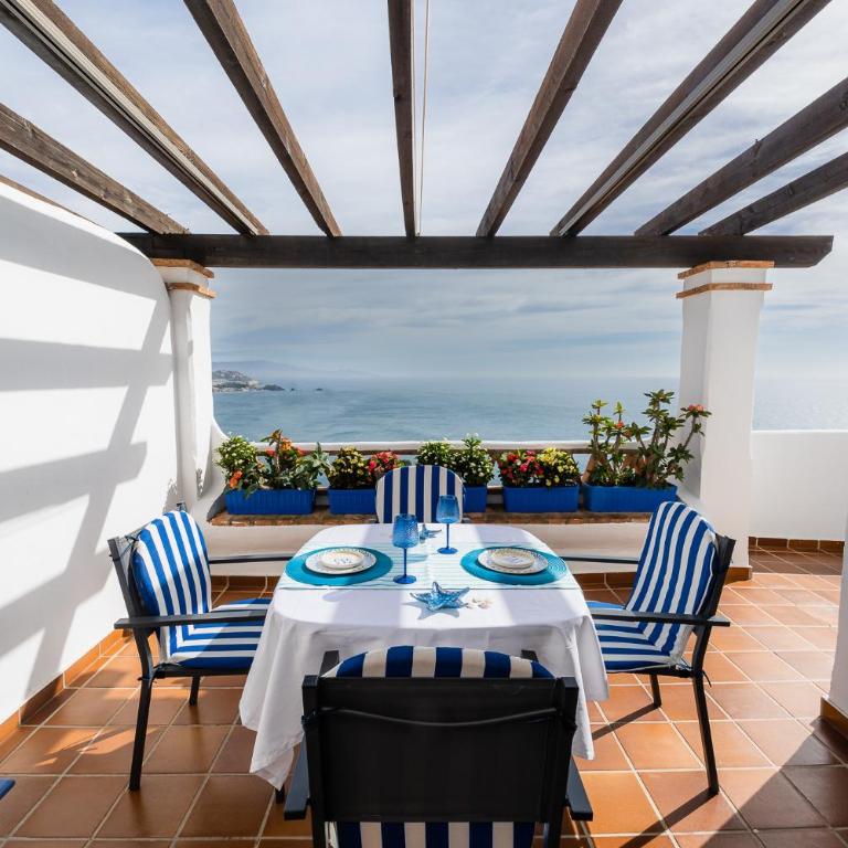 Apartamento con vistas y garaje en Marina del Este - Two-Bedroom Apartment - 1