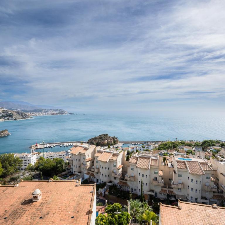 Apartamento con vistas y garaje en Marina del Este - Two-Bedroom Apartment - 30