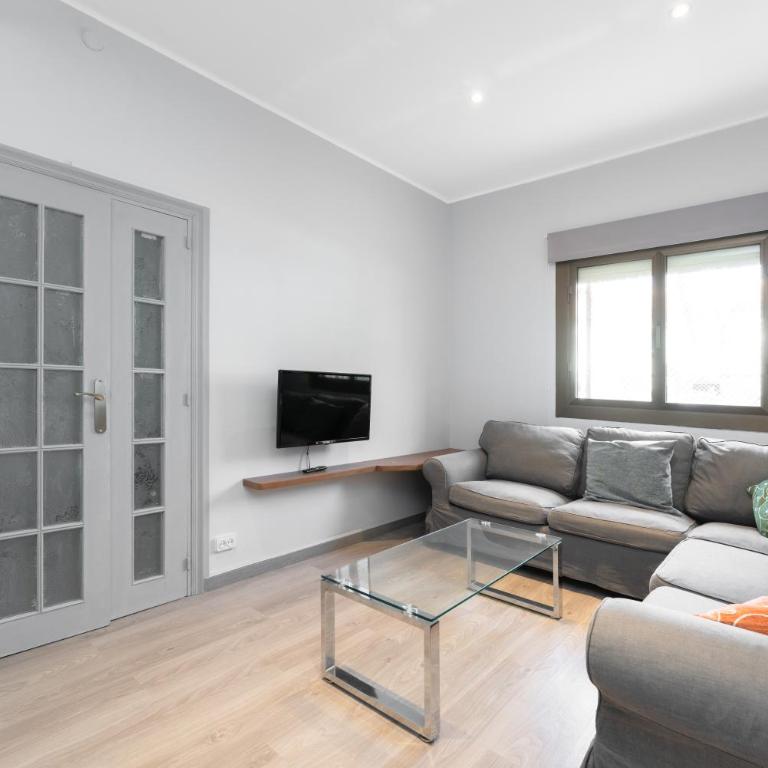La Sagrera House - Three-Bedroom Townhouse - 7