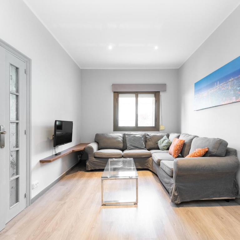 La Sagrera House - Three-Bedroom Townhouse - 8
