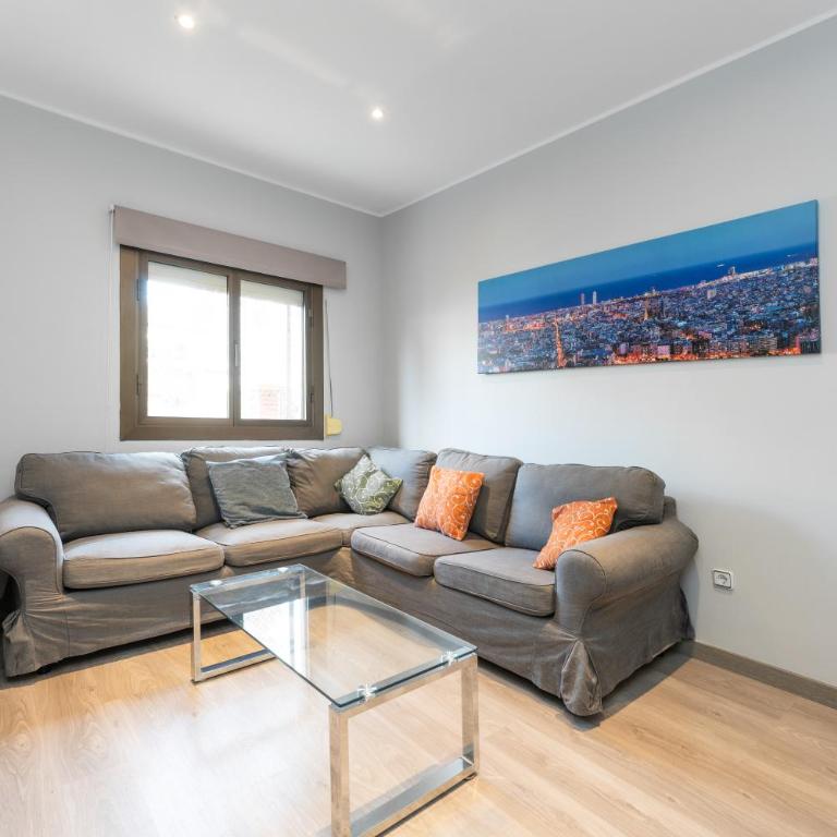 La Sagrera House - Three-Bedroom Townhouse - 9