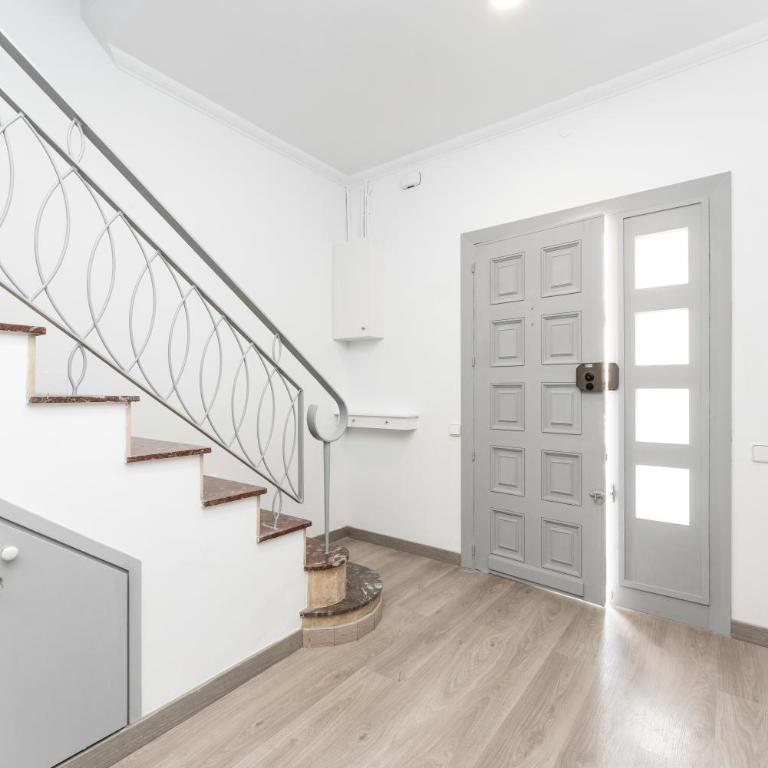 La Sagrera House - Three-Bedroom Townhouse - 3