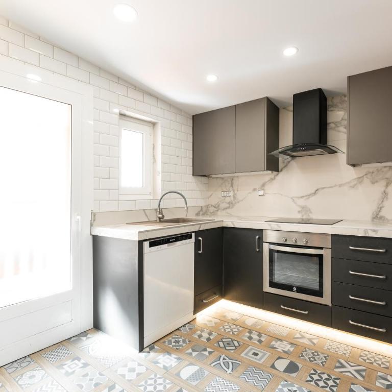 La Sagrera House - Three-Bedroom Townhouse - 16