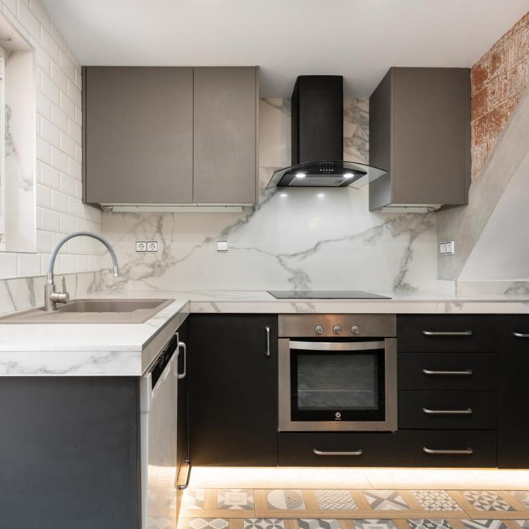 La Sagrera House - Three-Bedroom Townhouse - 17