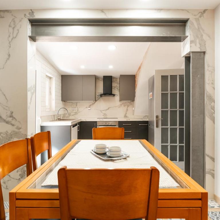 La Sagrera House - Three-Bedroom Townhouse - 13